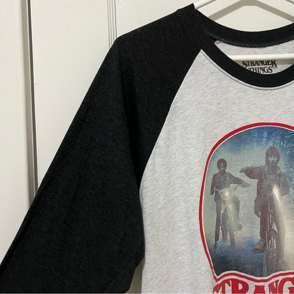 3/$30 ✨ Stranger Things Vintage Style Raglan - Picture 5 of 6